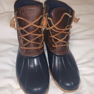 Women’s Sperry Saltwater Duck Boot (Navy/Brown)